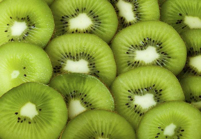 Many slices of kiwi fruit