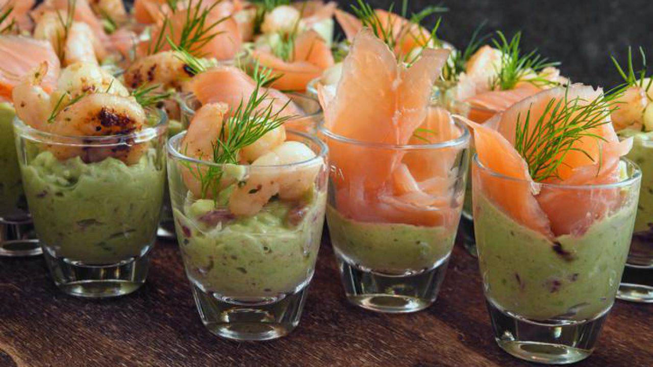 Antipasti Di Natale Sale E Pepe.Come Preparare L Avocado E Salmone L Antipasto Di Natale Piu Apprezzato