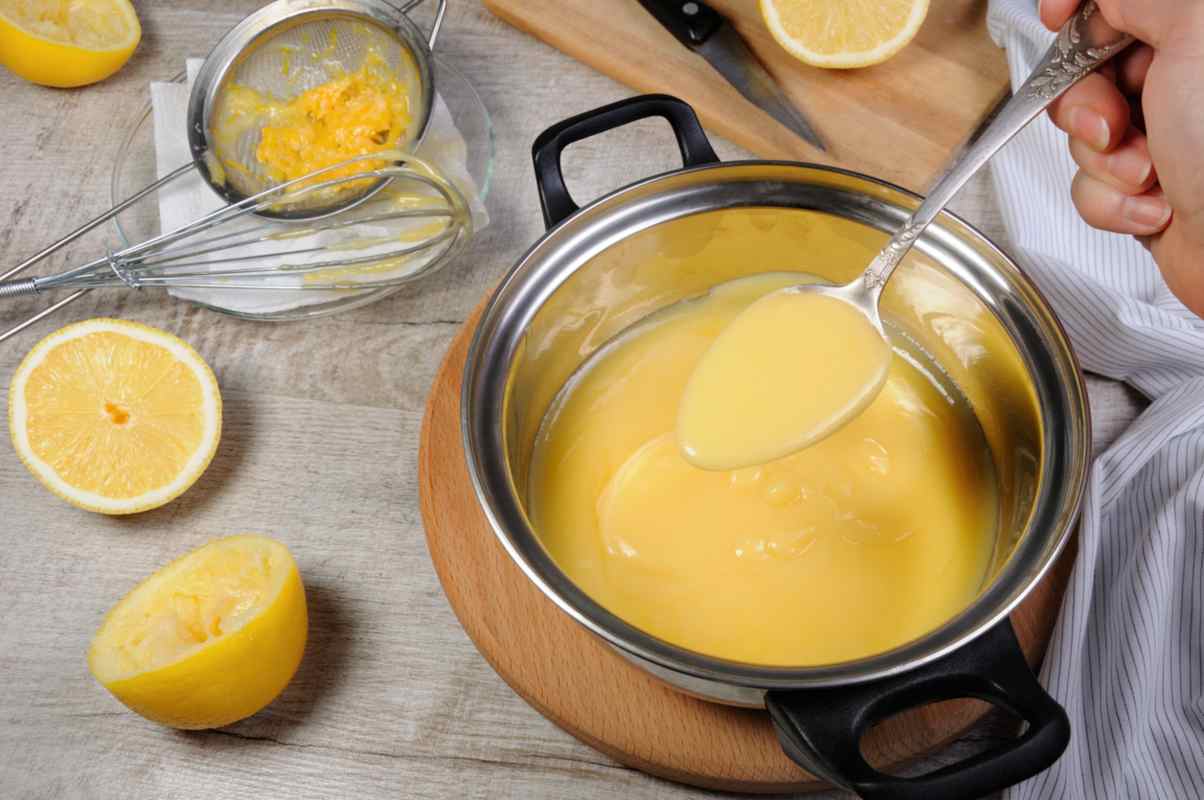 Crema al limone senza burro, latte e uova