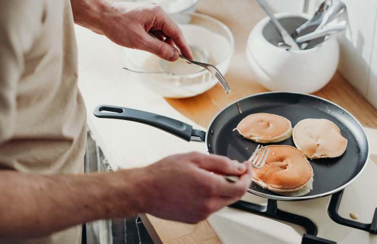 Pancake ripieni di marmellata ricetta colazione