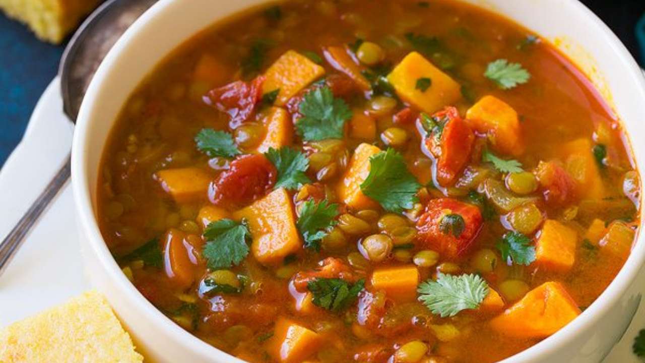 Zuppa lenticchie e patate dolci ricetta sapore indiano