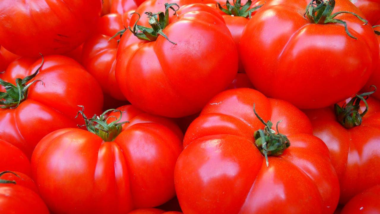 Pomodori: trucco per togliere l'acidità