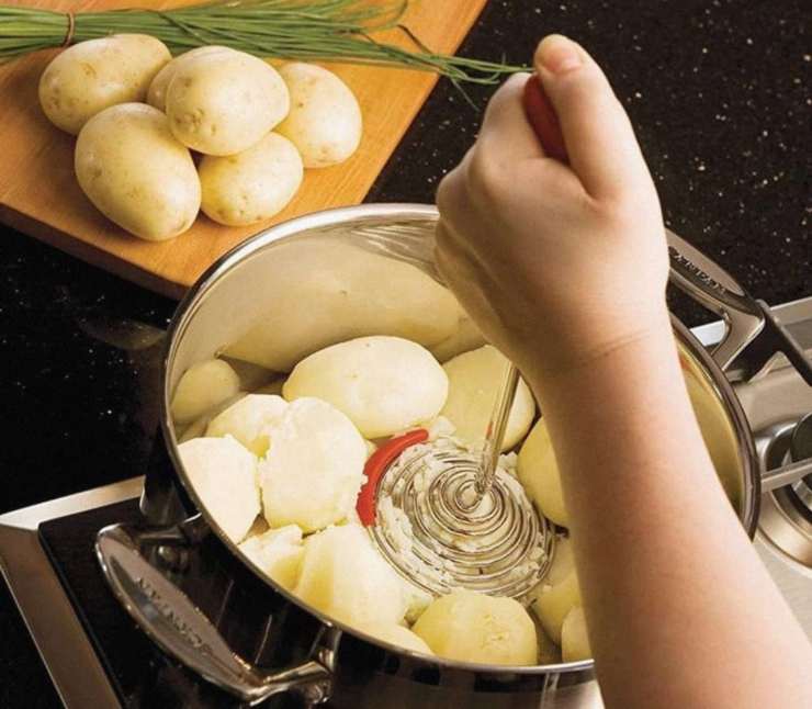 come schiacciare le patate