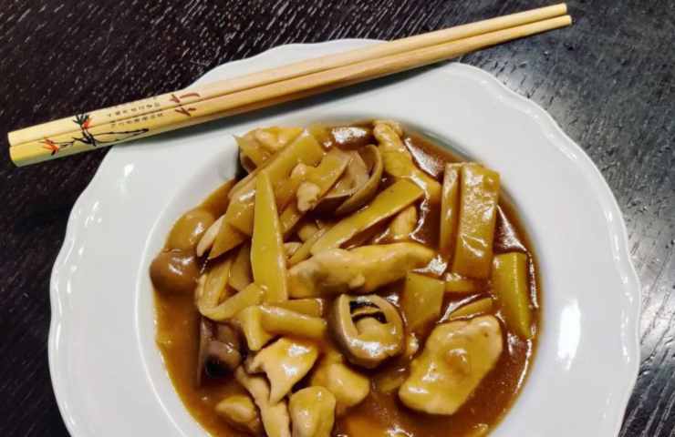 Pollo al bambù e funghi ricetta cinese