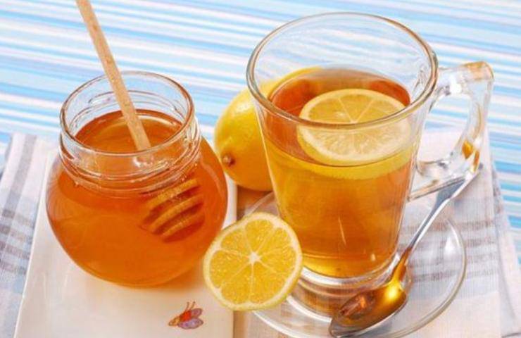 bere miele e limone bevanda toccasana