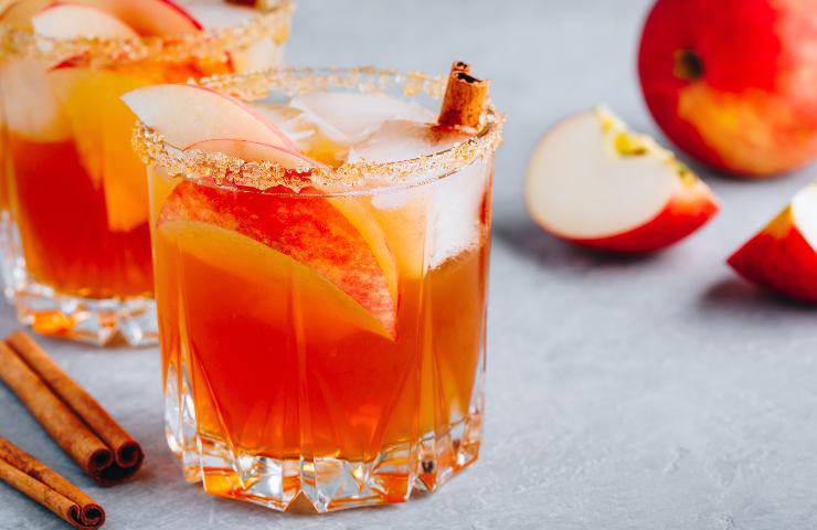 sidro di mele e rum cocktail natale
