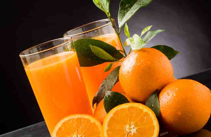 Spremuta arancia motivi bevuta subito