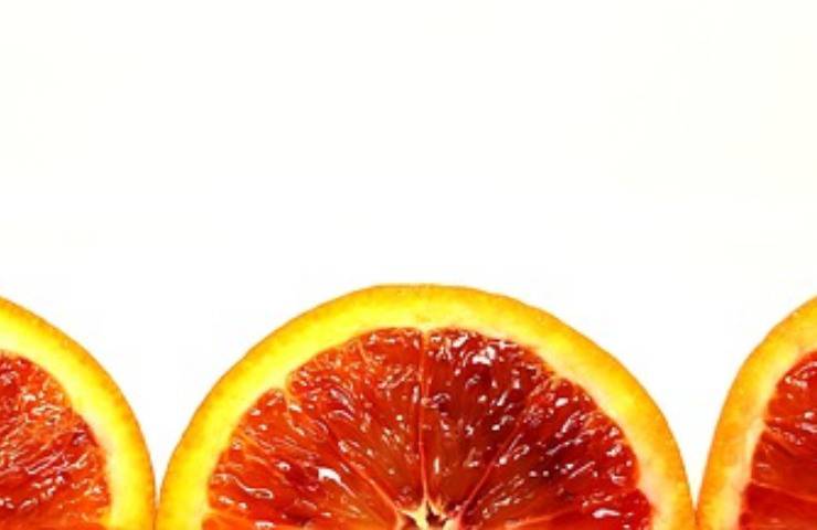 Scorze d'arancia come fare l'aceto per pulire casa