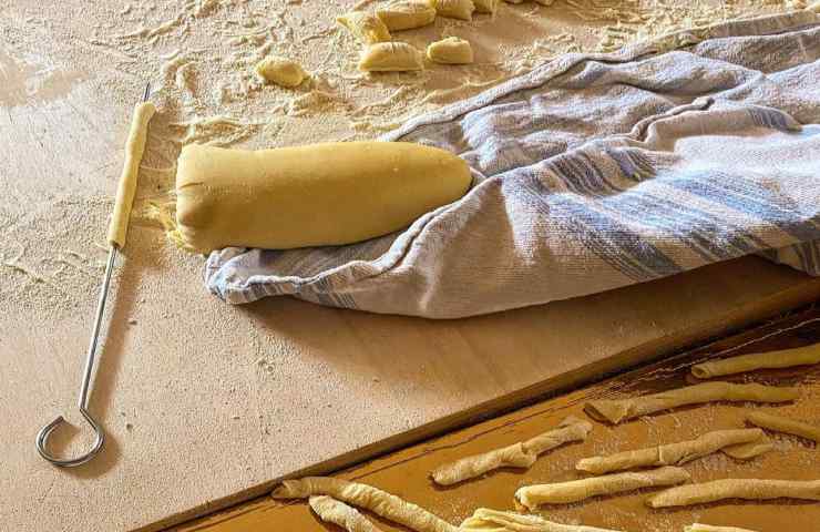 come fare la lavorazione dei fileja pasta fresca calabrese