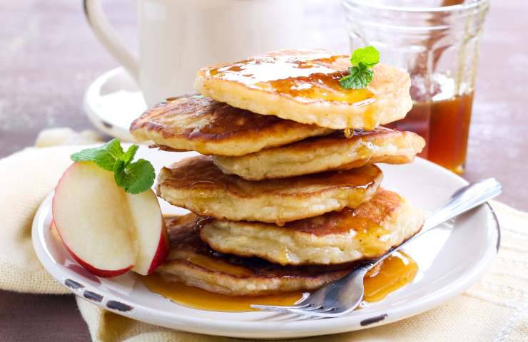 Apple pancakes ricetta vegana