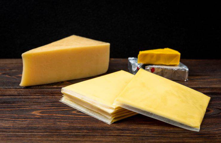 formaggio fuso fette fa bene o male