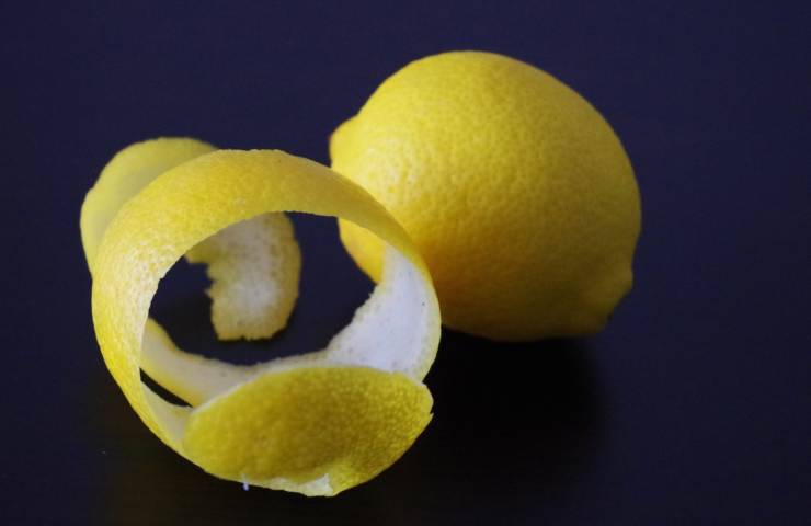 Limone scorza: cosa succede se la si mangia