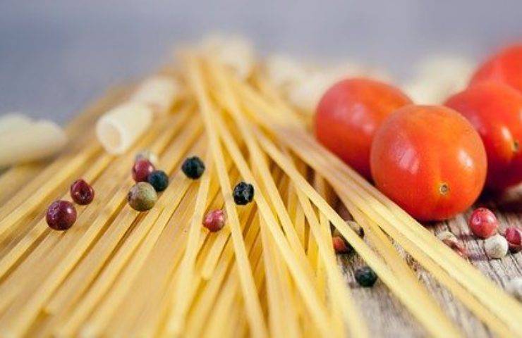 ricetta vegetariana spaghetti al pomodoro