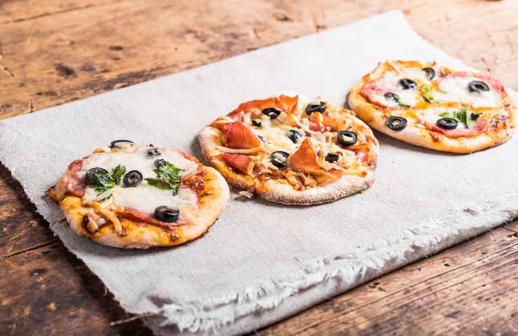 Pane Pita alla pizzaiola ricetta veloce cottura padella