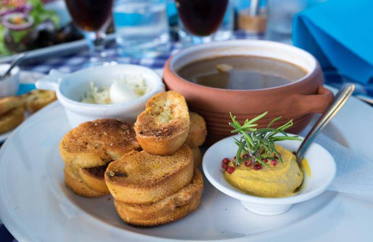 zuppa pesce bouillabaisse ricetta tradizionale gustosa