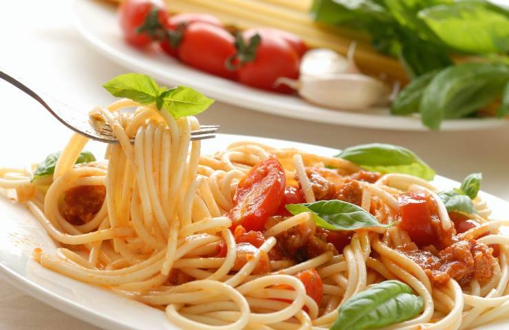 Davide Oldani spaghetti al pomodoro ricetta