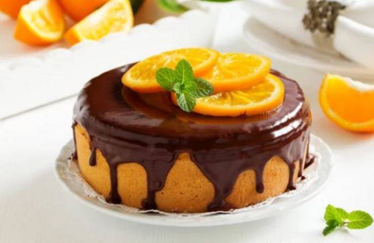Torta arancia e glassa di cioccolato fondente ricetta 