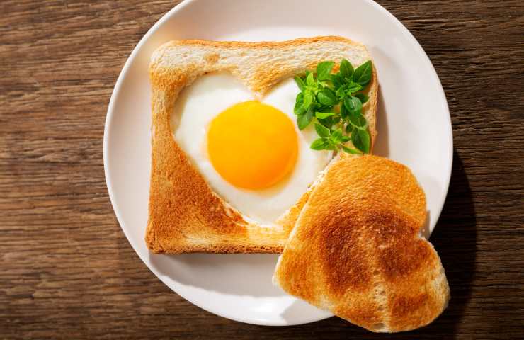 San Valentino toast ricetta colazione salata semplice