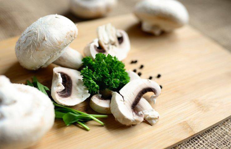 gnocchi salsiccia stracchino funghi ricetta facile veloce 