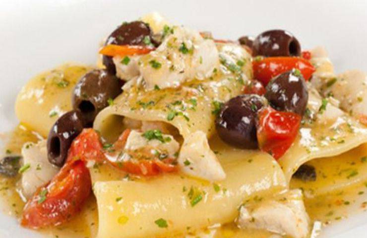 pasta pesce spada olive pomodorini ricetta leggera