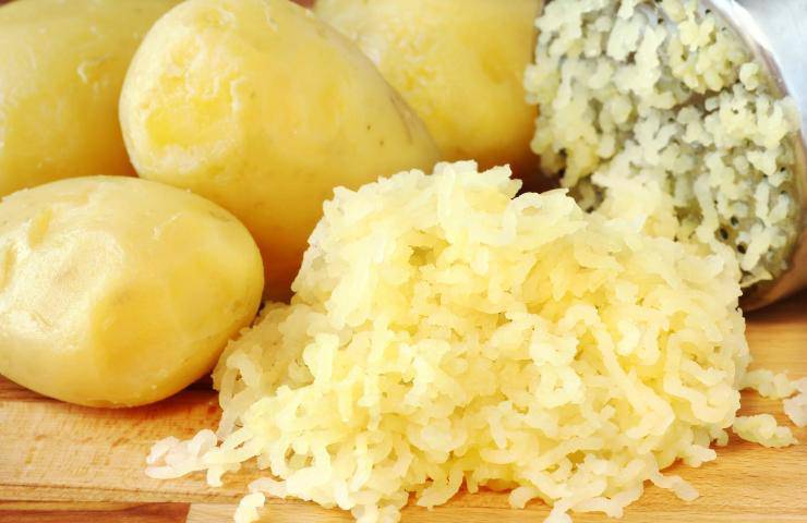 calzoni patate prosciutto formaggio ricetta gustosa facile