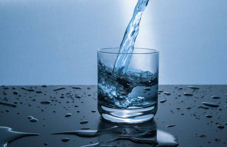 bicchiere acqua spezia