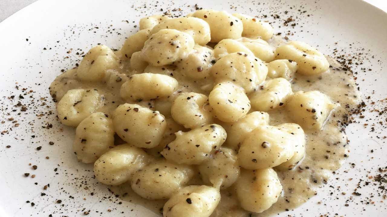 gnocchi patate cacio pepe ricetta facile veloce