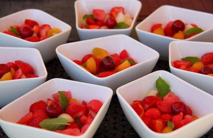 macedonia frutta crema yogurt cannella ricetta