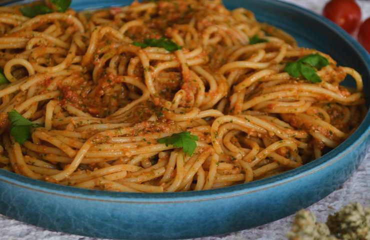 spaghetii pesto pantesco ricetta facile veloce 