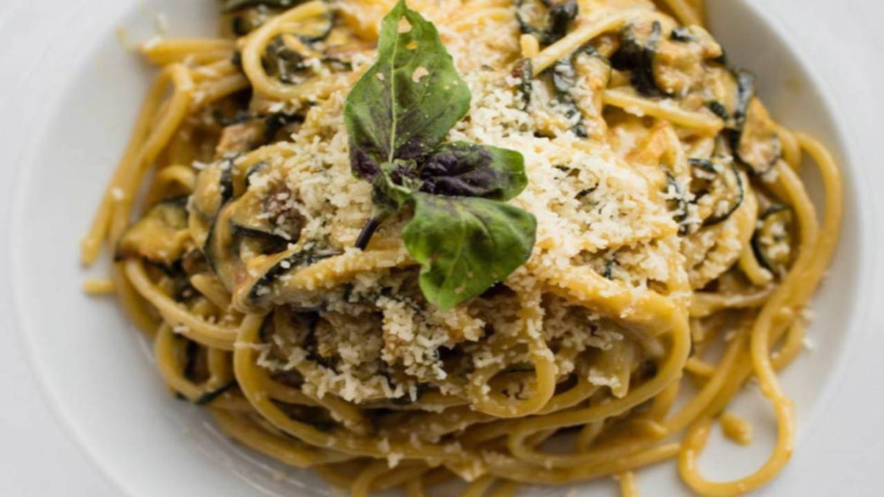 spaghetti zucchine burro menta ricetta facile veloce