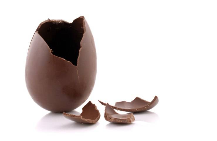 uovo cioccolato bambino mangia sta male