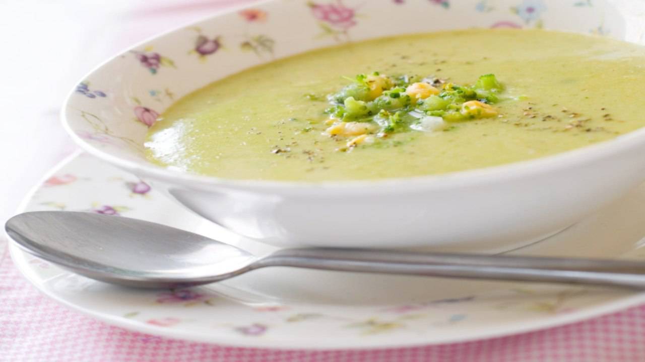 zuppa broccoli carote porri ricetta sana gustosa