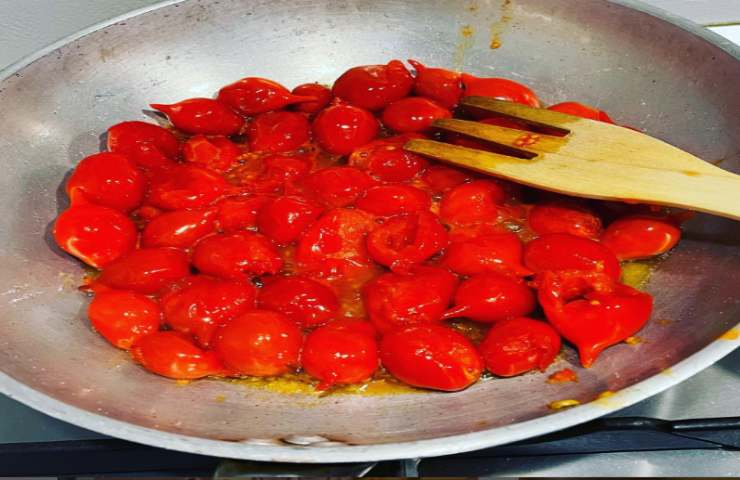 cuocere pomodorini ricetta scarpariello