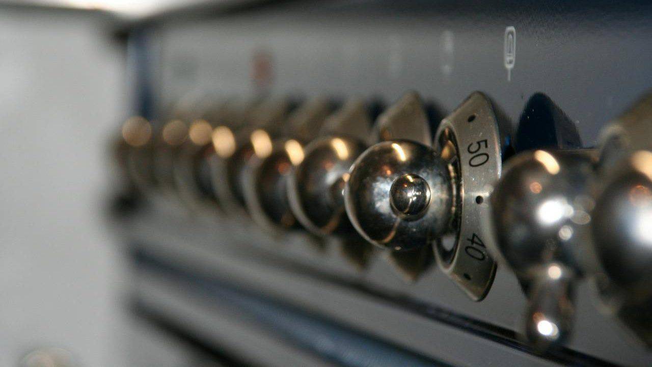 Cosa fare se il forno non cuoce uniformemente: metodo semplice