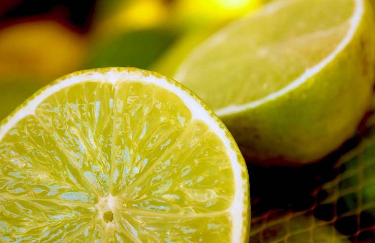 Limone e sale rimedio casalingo