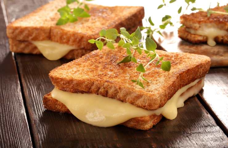 maxi toast carne formaggio ricetta gustosa