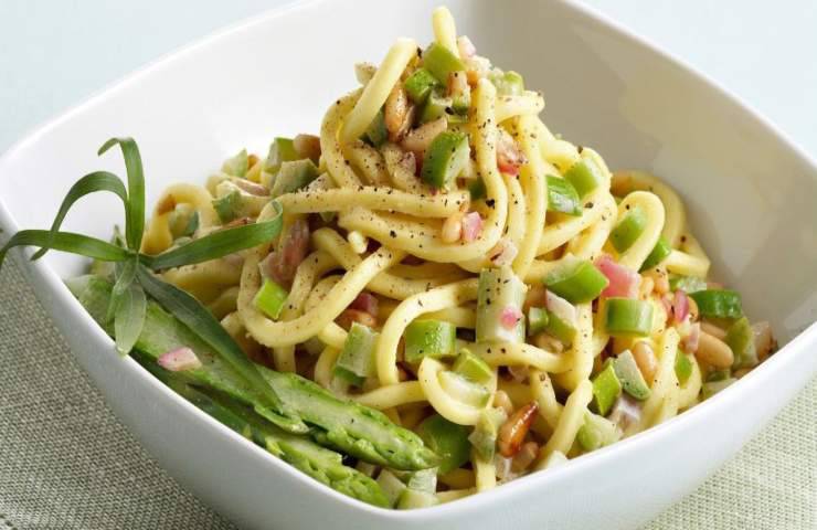 spaghetti gricia asparagi ricetta facile veloce cremosa