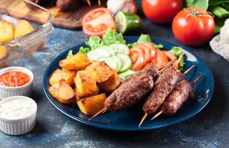 Spiedini di carne macinata e patate 