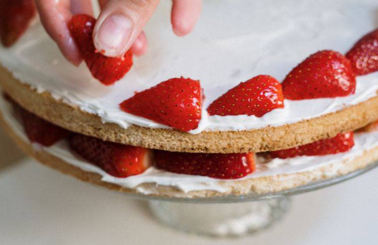 Torta fragole e crema: la ricetta