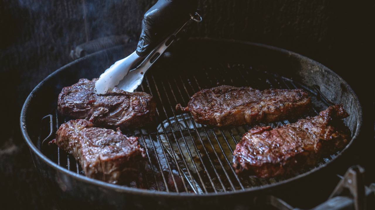 Bistecca alla griglia: il trucco per non farla indurire
