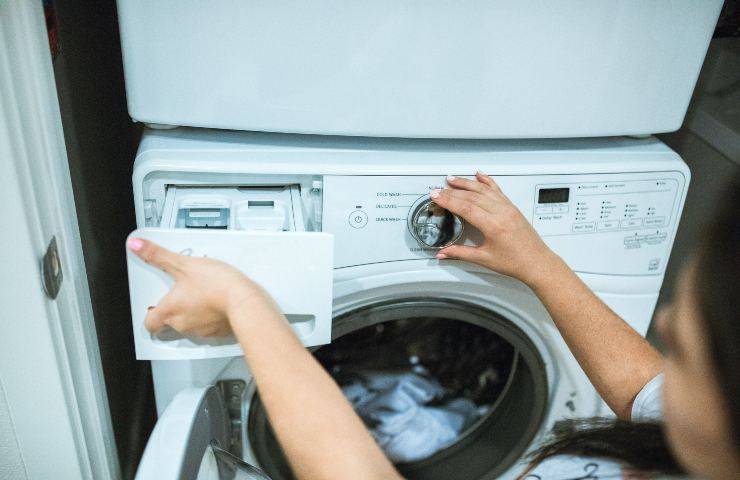 estrarre la vaschetta come pulire lavatrice