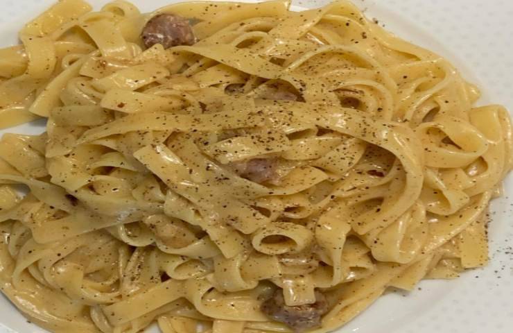 fettuccine crema Parmigiano salsiccia zafferano ricetta