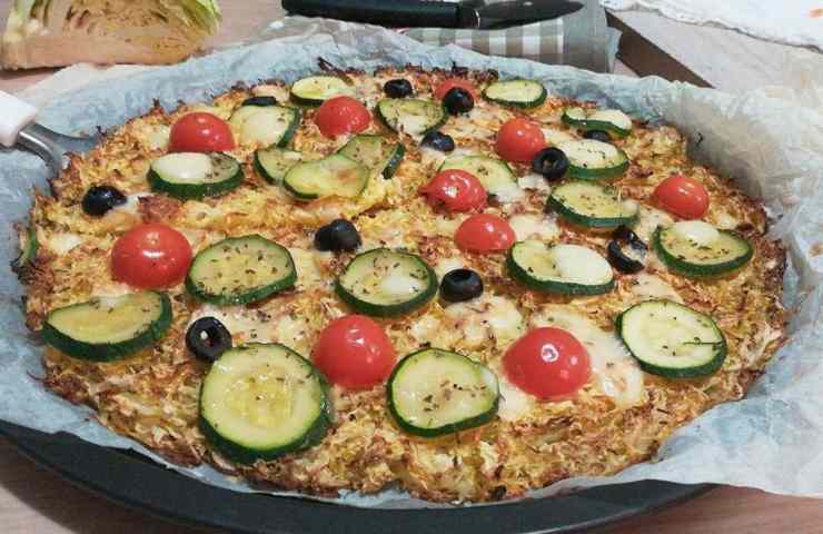 Finta pizza di zucchine ricetta vegetariana