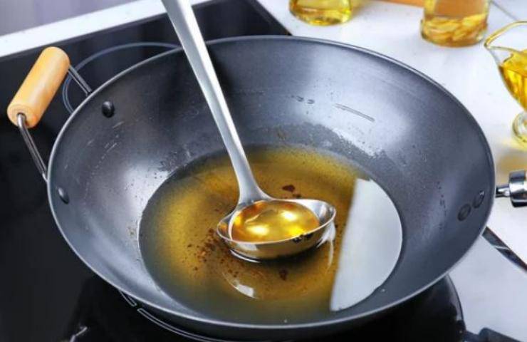Olio per friggere come eliminare odore cucina
