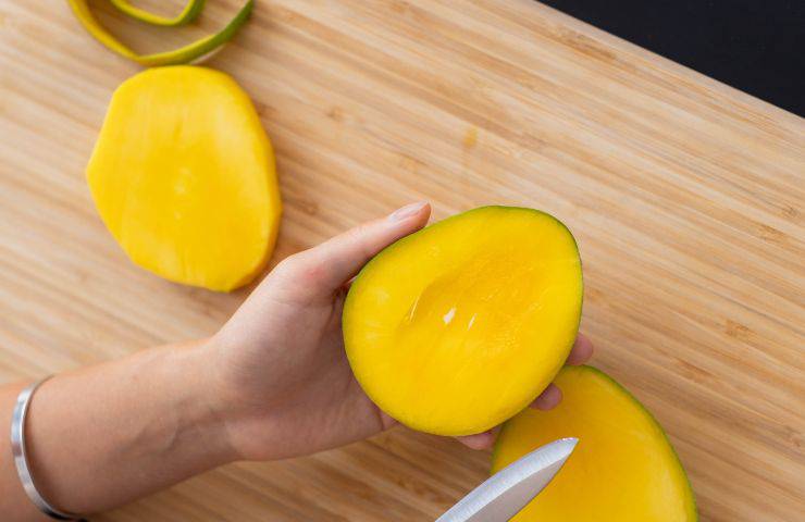sbucciare mango ricetta succo