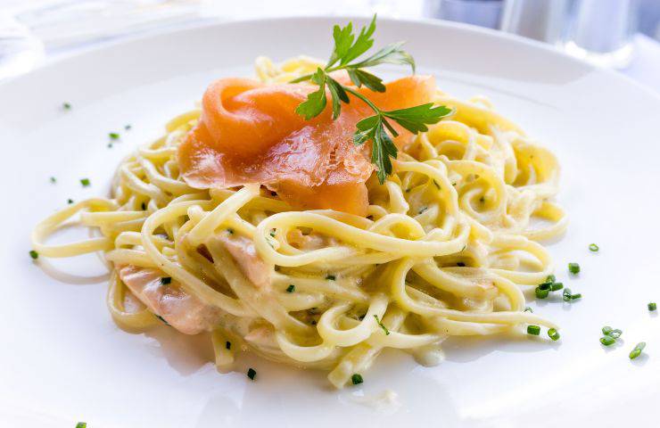 spaghetti crema Parmigiano salmone ricetta
