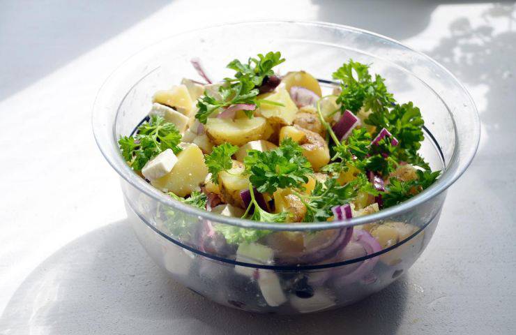 ricetta insalata patate gamberetti