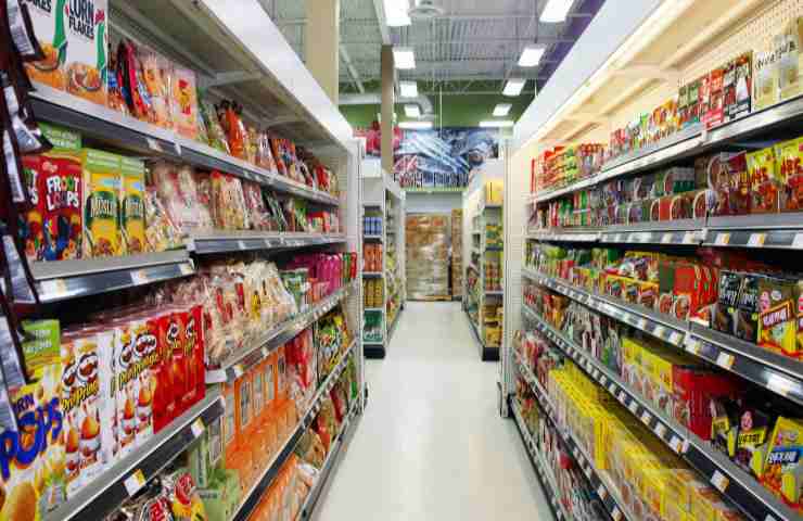 Scaffali supermercato senape in via esaurimento dettagli entro 2024