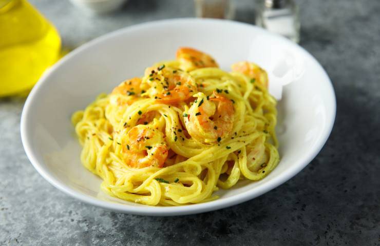Spaghetti tartufo, zafferano e gamberetti ricetta gourmet