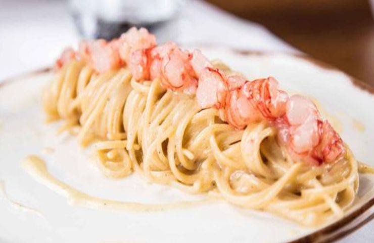 spaghetti basilico e gamberi ricetta